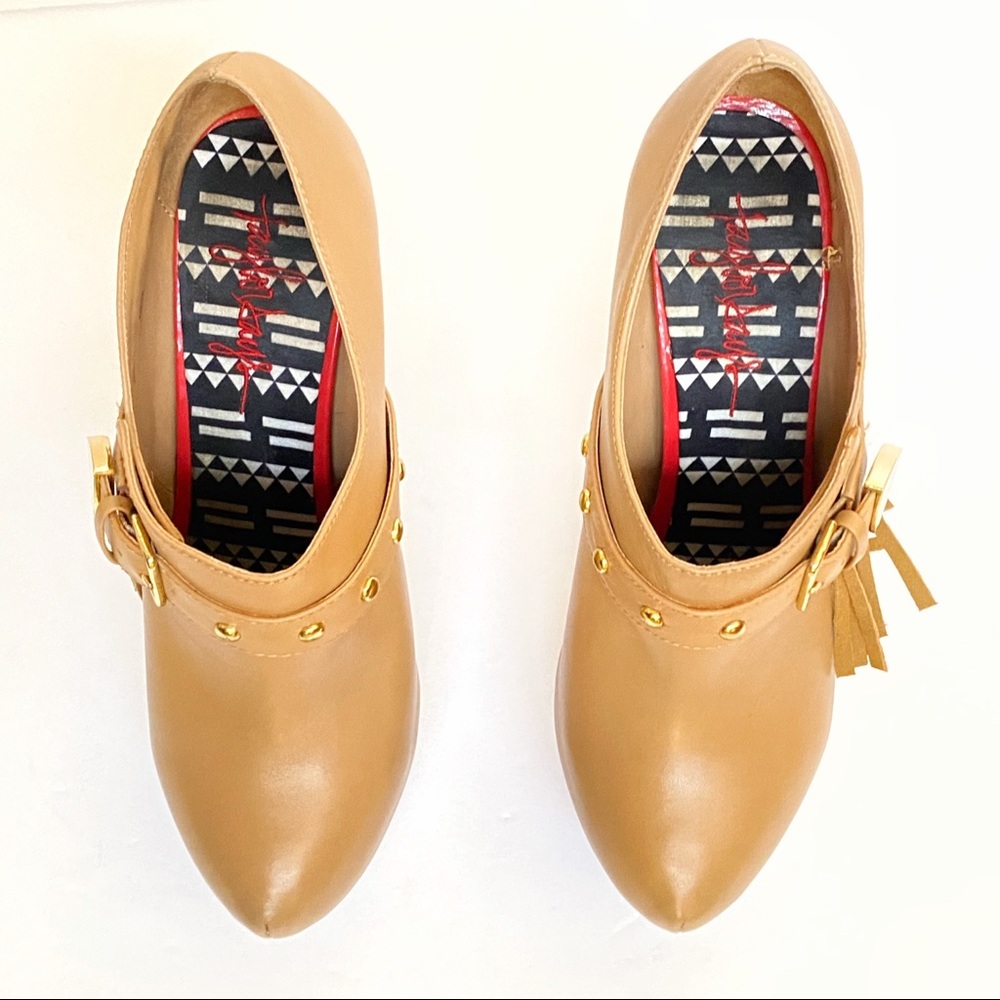 Taylor Says Anisa tan fringe gold buckle Indian skull heel ankle booties boot - Picture 7 of 13